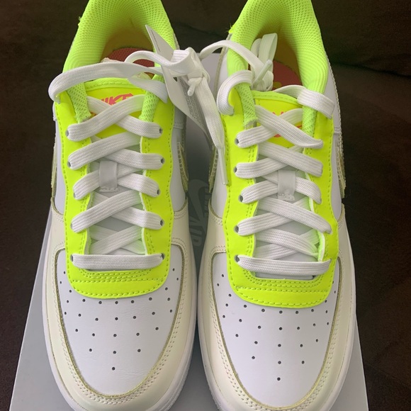 5.5Y — Nike AF1 Low LV8 (GS) - Picture 8 of 9